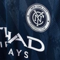 ニューヨーク・シティFC、新ユニフォーム「GOTHAM」登場!モデルは美人タレント 画像