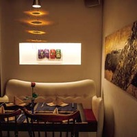 南青山の大人しかいない隠れ家レストランには、さらに隠れた「裏口」がある! 画像
