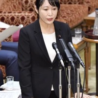 森法相、予算委でも謝罪 画像
