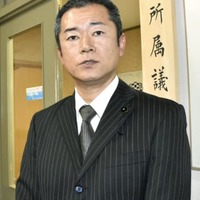 マスク出品県議が辞職否定 画像