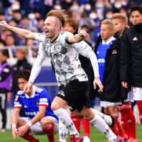 サッカー史上に残る笑撃!横浜vs神戸の「9人連続PK失敗」、海外もザワつく 画像