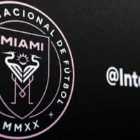 新型コロナで…ベッカムのサッカーチームが「クラブロゴの鳥を隔離」 画像